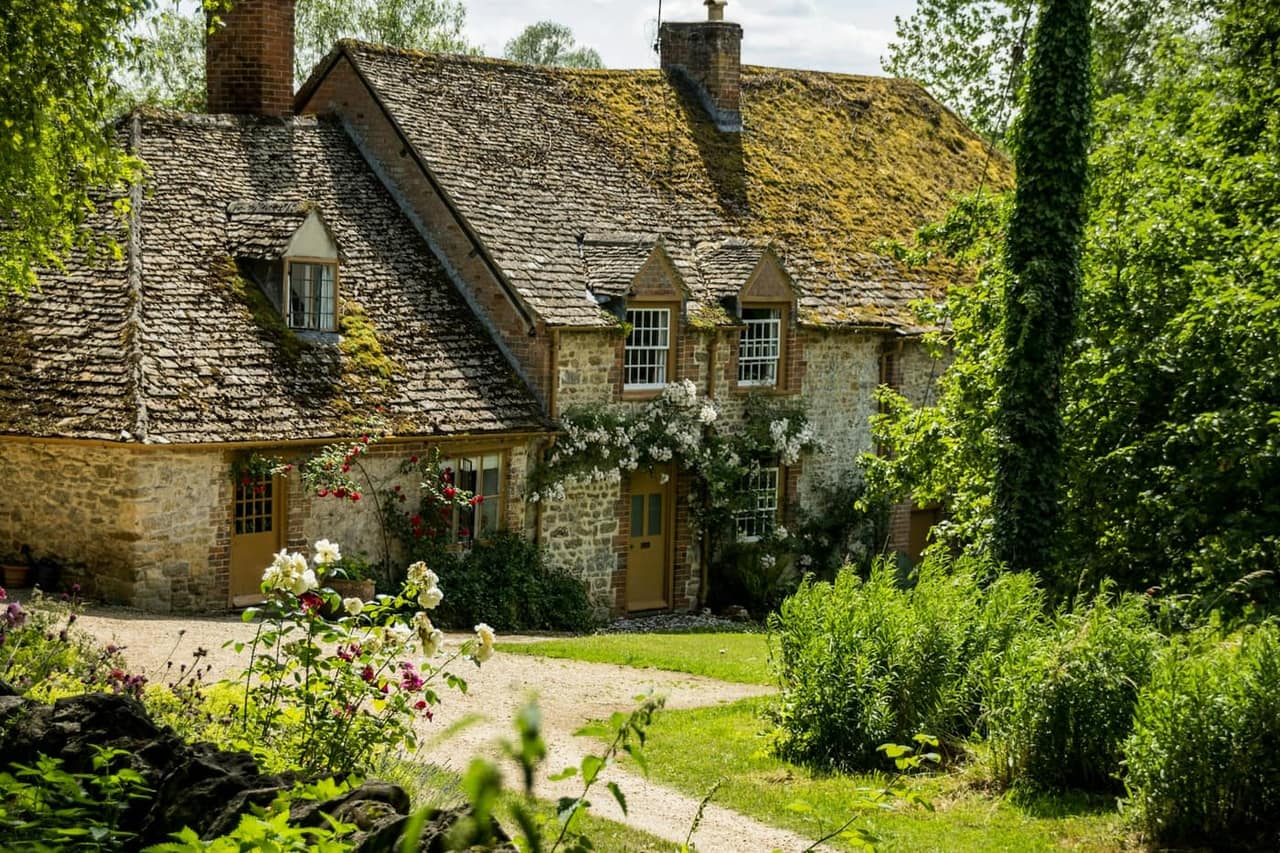Stone cottage in Lakeview