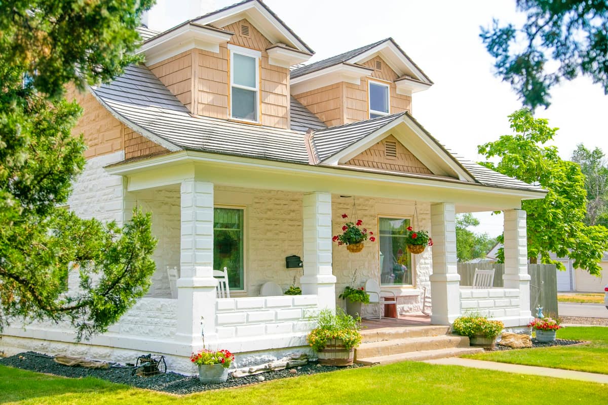 340 Porch Light Avenue, Maple Heights
